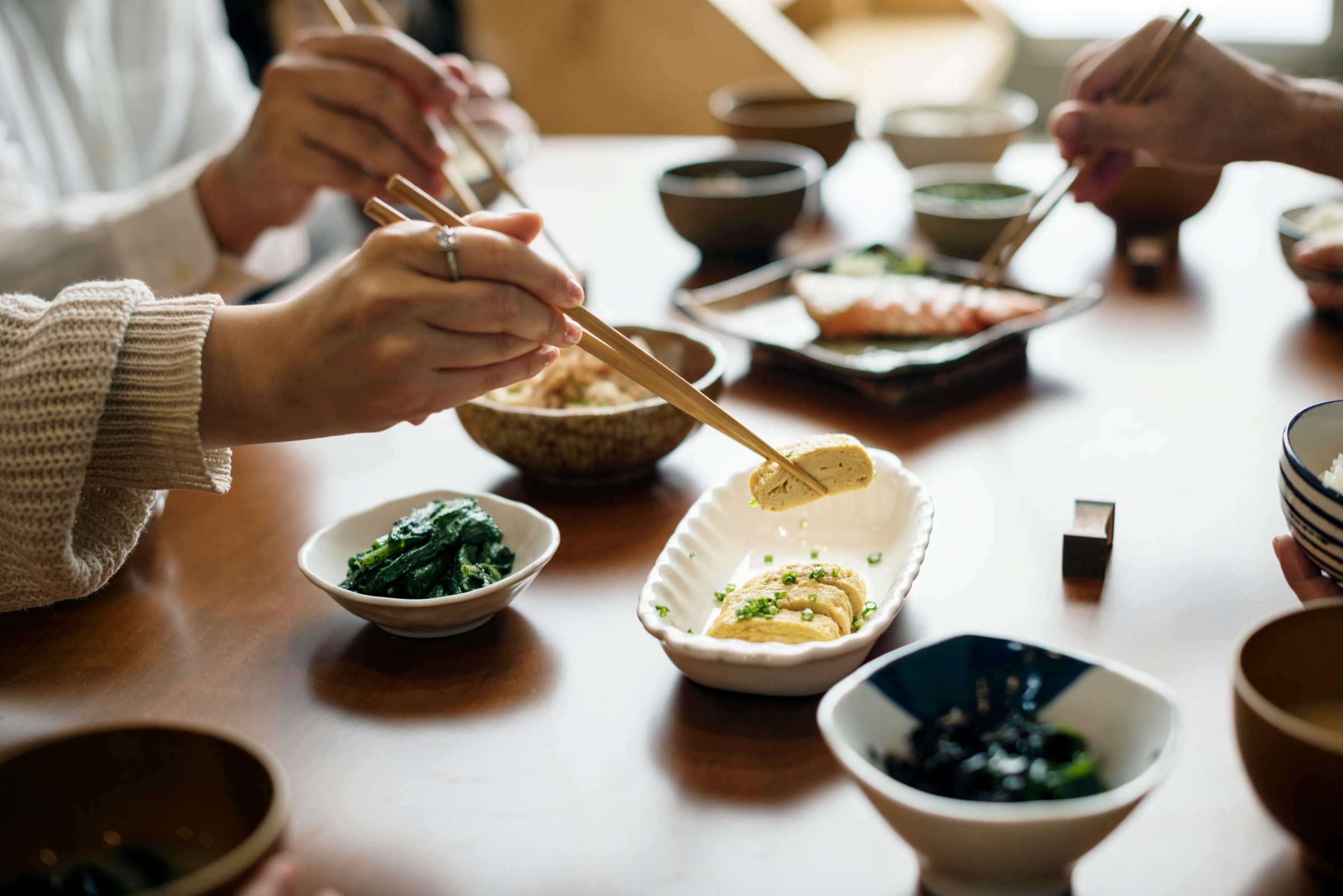 Friends sharing a familiar meal while planning a travel day